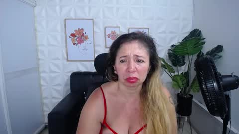 Snapshot of valentina_mature chatting on 03/04/25, 02:49 Valentina online show from 03/04/25, 02:49