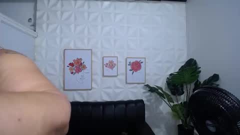 Snapshot of valentina_mature chatting on 03/08/25, 03:17 Valentina online show from 03/08/25, 03:17