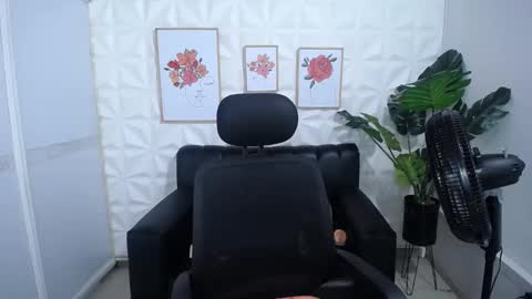 Snapshot of valentina_mature chatting on 03/08/25, 07:05 Valentina online show from 03/08/25, 07:05