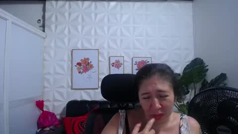 Snapshot of valentina_mature chatting on 03/12/25, 11:33 Valentina online show from 03/12/25, 11:33