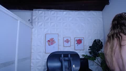 Snapshot of valentina_mature chatting on 09/08/25, 05:34 Valentina online show from 09/08/25, 05:34