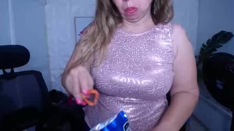 Snapshot of valentina_mature chatting on 09/18/25, 10:23 Valentina online show from 09/18/25, 10:23