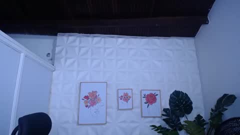 Snapshot of valentina_mature chatting on 09/24/25, 10:02 Valentina online show from 09/24/25, 10:02