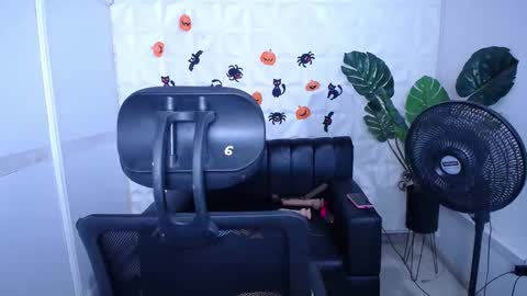 Snapshot of valentina_mature chatting on 10/01/25, 11:00 Valentina online show from 10/01/25, 11:00