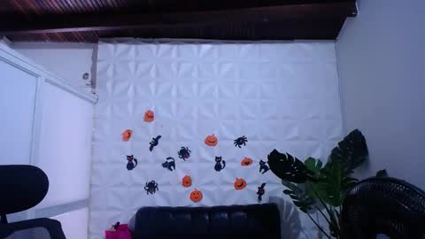 Snapshot of valentina_mature chatting on 10/07/25, 06:49 Valentina online show from 10/07/25, 06:49