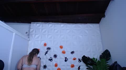 Snapshot of valentina_mature chatting on 10/08/25, 09:12 Valentina online show from 10/08/25, 09:12