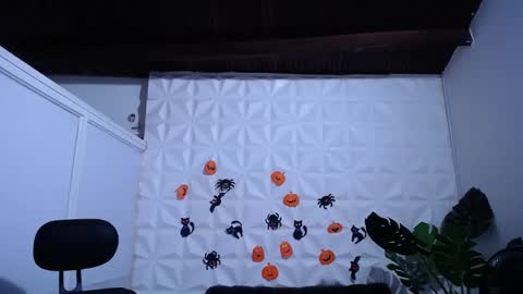 Snapshot of valentina_mature chatting on 10/11/25, 09:46 Valentina online show from 10/11/25, 09:46