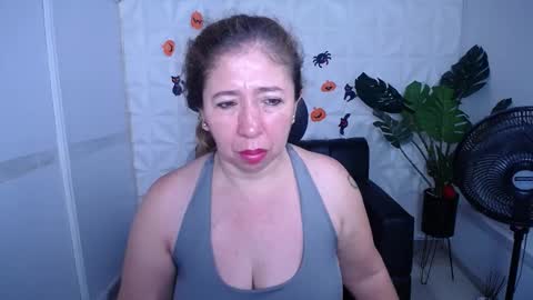 Snapshot of valentina_mature chatting on 10/12/25, 09:03 Valentina online show from 10/12/25, 09:03