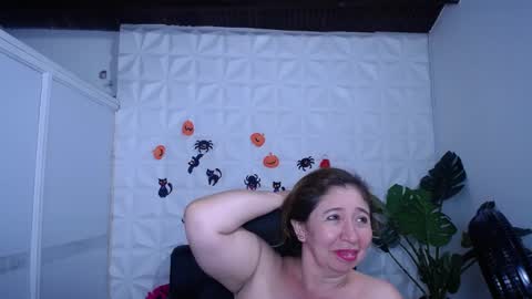 Snapshot of valentina_mature chatting on 10/20/25, 06:08 Valentina online show from 10/20/25, 06:08