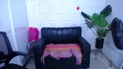 Snapshot of valentina_mature chatting on 10/21/25, 10:10 Valentina online show from 10/21/25, 10:10