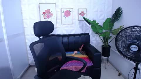 Snapshot of valentina_mature chatting on 10/31/25, 10:00 Valentina online show from 10/31/25, 10:00