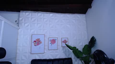 Snapshot of valentina_mature chatting on 11/01/25, 10:45 Valentina online show from 11/01/25, 10:45