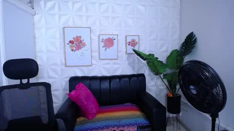 Snapshot of valentina_mature chatting on 11/06/25, 02:45 Valentina online show from 11/06/25, 02:45