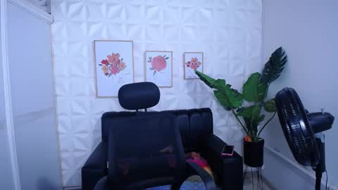 Snapshot of valentina_mature chatting on 11/08/25, 05:18 Valentina online show from 11/08/25, 05:18