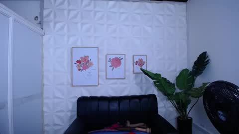 Snapshot of valentina_mature chatting on 11/12/25, 11:03 Valentina online show from 11/12/25, 11:03