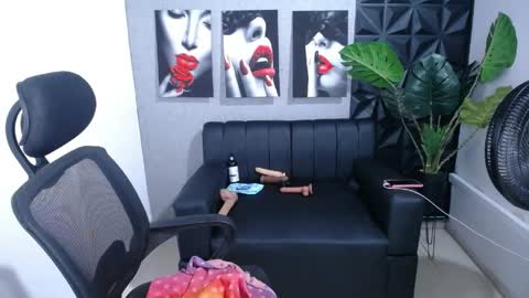 Snapshot of valentina_mature chatting on 05/11/26, 10:40 Valentina online show from 05/11/26, 10:40