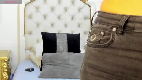 Snapshot of valentina_ross_ chatting on 12/23/24, 12:19 Valentina online show from 12/23/24, 12:19