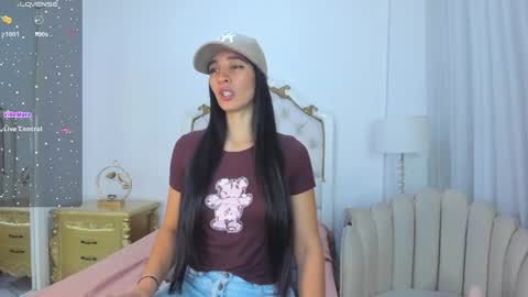 Snapshot of valentina_ross_ chatting on 02/03/25, 12:03 Valentina online show from 02/03/25, 12:03