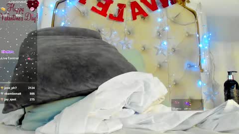 Snapshot of valentina_ross_ chatting on 02/15/25, 12:11 Valentina online show from 02/15/25, 12:11