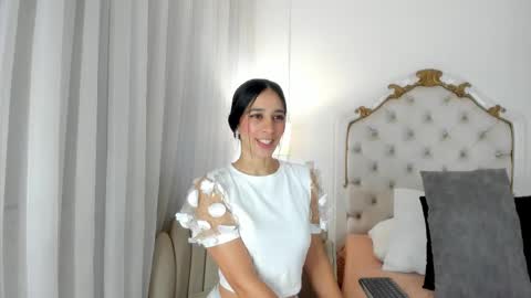 Snapshot of valentina_ross_ chatting on 03/01/25, 11:50 Valentina online show from 03/01/25, 11:50