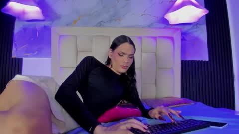 Valentina  online show from 11/24/25, 11:37