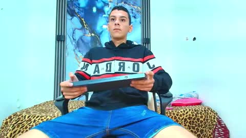 Snapshot of valentina_y_sneiderr chatting on 12/20/25, 03:13 valentina_y_sneiderr online show from 12/20/25, 03:13