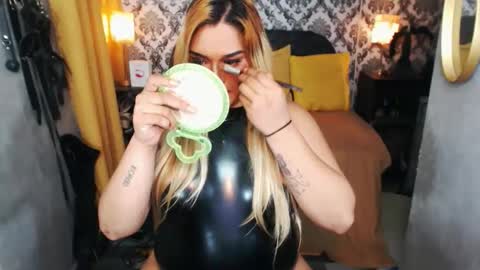 Snapshot of valentinadom95 chatting on 03/05/25, 02:57 valentinadom95 online show from 03/05/25, 02:57