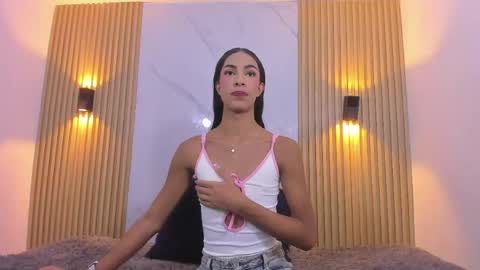 valentinaliux_ online show from 04/23/26, 11:31