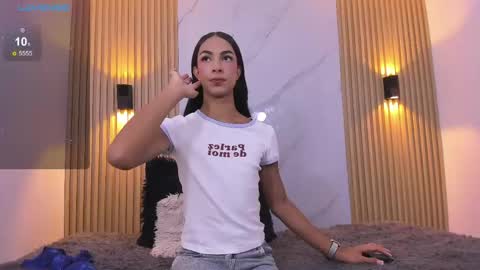 valentinaliux_ online show from 04/26/26, 11:30