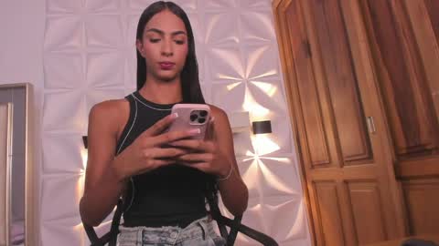 valentinaliux_ online show from 05/21/26, 11:50