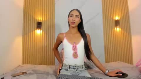 Snapshot of valentinaliux_ chatting on 06/12/26, 11:42 valentinaliux_ online show from 06/12/26, 11:42
