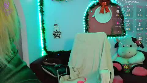 Snapshot of valentinamiller_ chatting on 12/12/24, 09:37 Valentina 3 online show from 12/12/24, 09:37