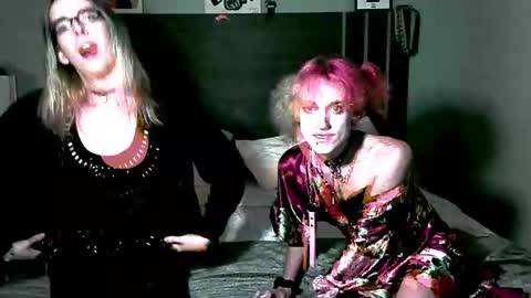 Tina Bates online show from 12/26/24, 11:10