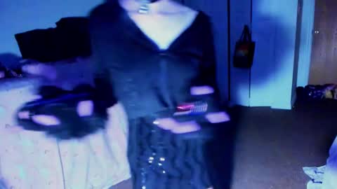 Tina Bates online show from 09/15/25, 12:32