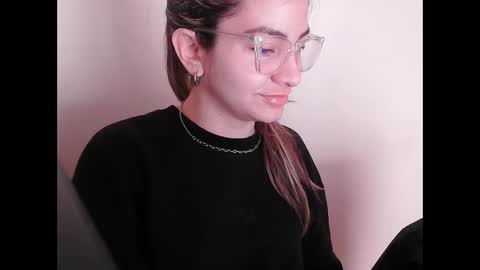 valentinaseleni24 online show from 09/18/25, 03:25
