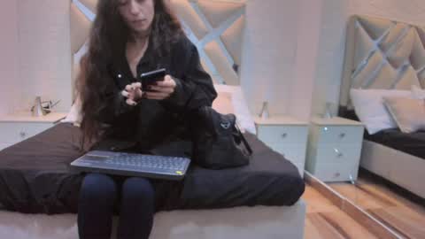 Snapshot of valentinasu_ chatting on 06/01/26, 11:34 VALENTINA online show from 06/01/26, 11:34