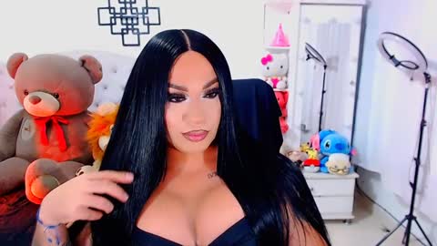 Snapshot of valentinaxqueen chatting on 12/05/24, 02:42    online show from 12/05/24, 02:42