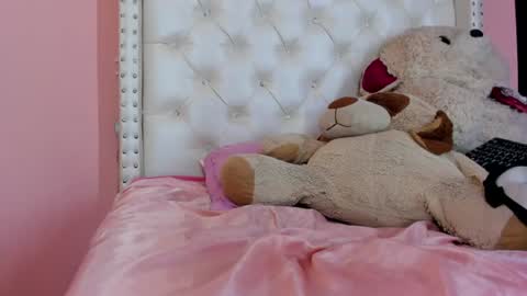 Snapshot of valentinee_xo chatting on 07/14/26, 10:54 valentinee_xo online show from 07/14/26, 10:54
