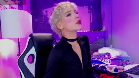 Snapshot of valentinee_xo chatting on 07/16/26, 07:14 valentinee_xo online show from 07/16/26, 07:14
