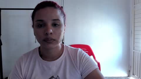 Snapshot of valentinna_5 chatting on 01/25/25, 06:46 Danielle Please help me to reach 300 thumbs up online show from 01/25/25, 06:46