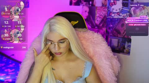 Snapshot of valentinna_5 chatting on 02/02/25, 11:21 Danielle Please help me to reach 300 thumbs up online show from 02/02/25, 11:21