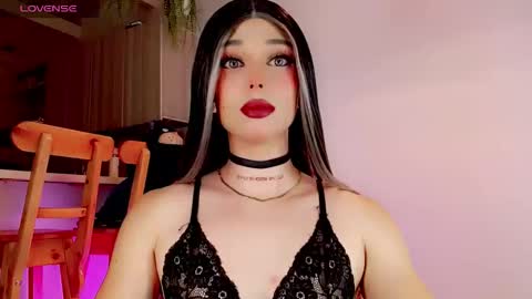 Snapshot of valentinne_marian chatting on 02/28/25, 09:25 Marian online show from 02/28/25, 09:25