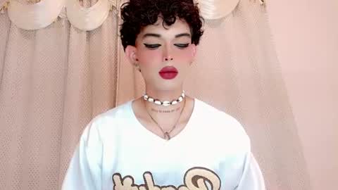 Snapshot of valentinne_marian chatting on 12/16/25, 01:54 Marian online show from 12/16/25, 01:54