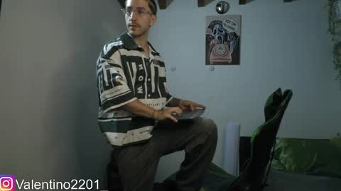 Snapshot of valentino_2201 chatting on 04/01/26, 02:23 Valentino - 15 OFF valentino2201 online show from 04/01/26, 02:23