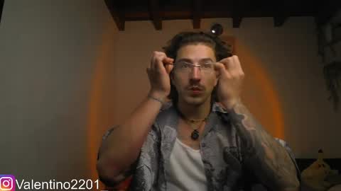 Snapshot of valentino_2201 chatting on 04/10/26, 01:11 Valentino - 15 OFF valentino2201 online show from 04/10/26, 01:11