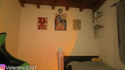 Snapshot of valentino_2201 chatting on 04/23/26, 01:40 Valentino - 15 OFF valentino2201 online show from 04/23/26, 01:40