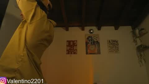 Snapshot of valentino_2201 chatting on 04/25/26, 03:09 Valentino - 15 OFF valentino2201 online show from 04/25/26, 03:09