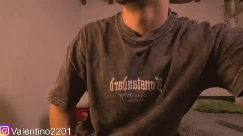 Snapshot of valentino_2201 chatting on 05/10/26, 01:11 Valentino - 15 OFF valentino2201 online show from 05/10/26, 01:11