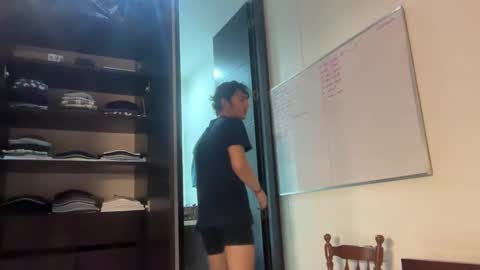 Snapshot of valentino_beaumont chatting on 12/16/24, 01:10 Valentino Beaumont online show from 12/16/24, 01:10