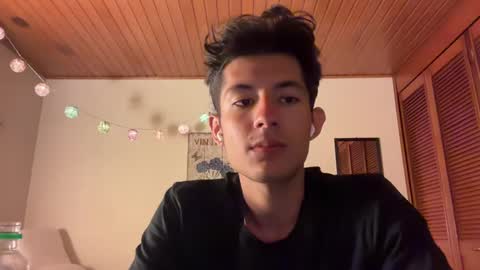 Snapshot of valentino_beaumont chatting on 01/19/25, 04:01 Valentino Beaumont online show from 01/19/25, 04:01